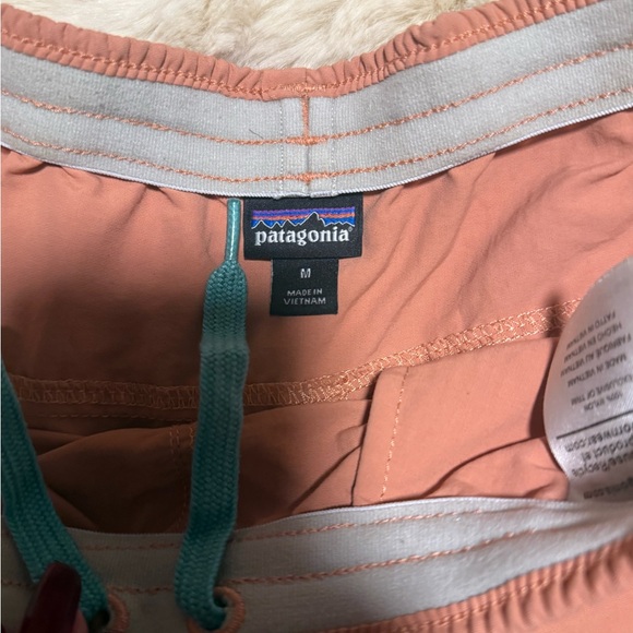 Womens Patagonia 4 Inch Shorts 100% Cotton Funhoggers Sunfade Pink - Picture 4 of 5